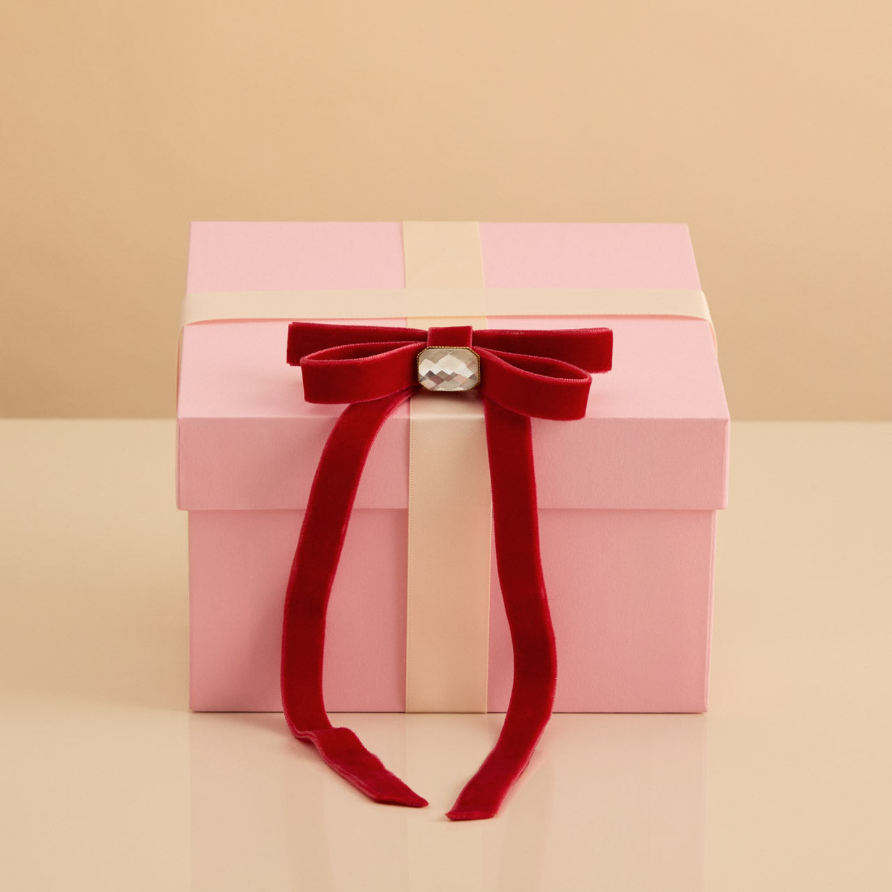 503660-CreativeProductShoot-Holiday-Velvet_GemstoneBowHairClip-Red-1280x1280px