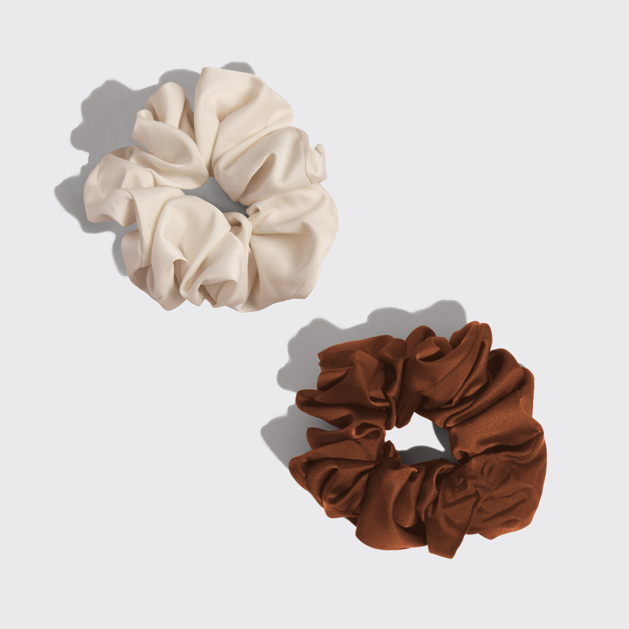503851-RecycledFabdricOversizedScrunchies2Pc-Set-Cream_Camel-Hair-1280x1280px