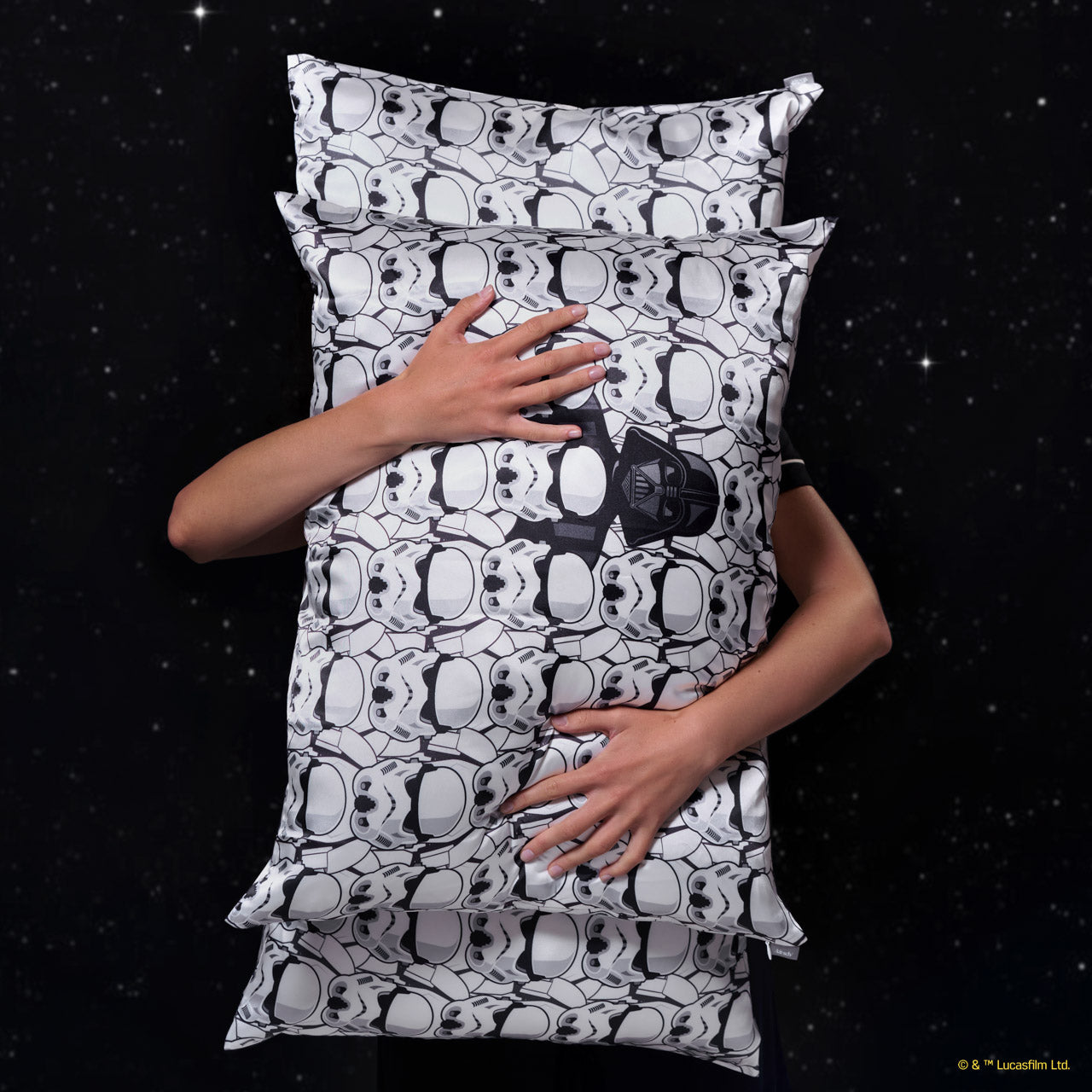 504360-504377-StarWarsxKitsch-Standard_KingPillowcase-DarthVader_Stormtroopers-Model-2-1280x1280px