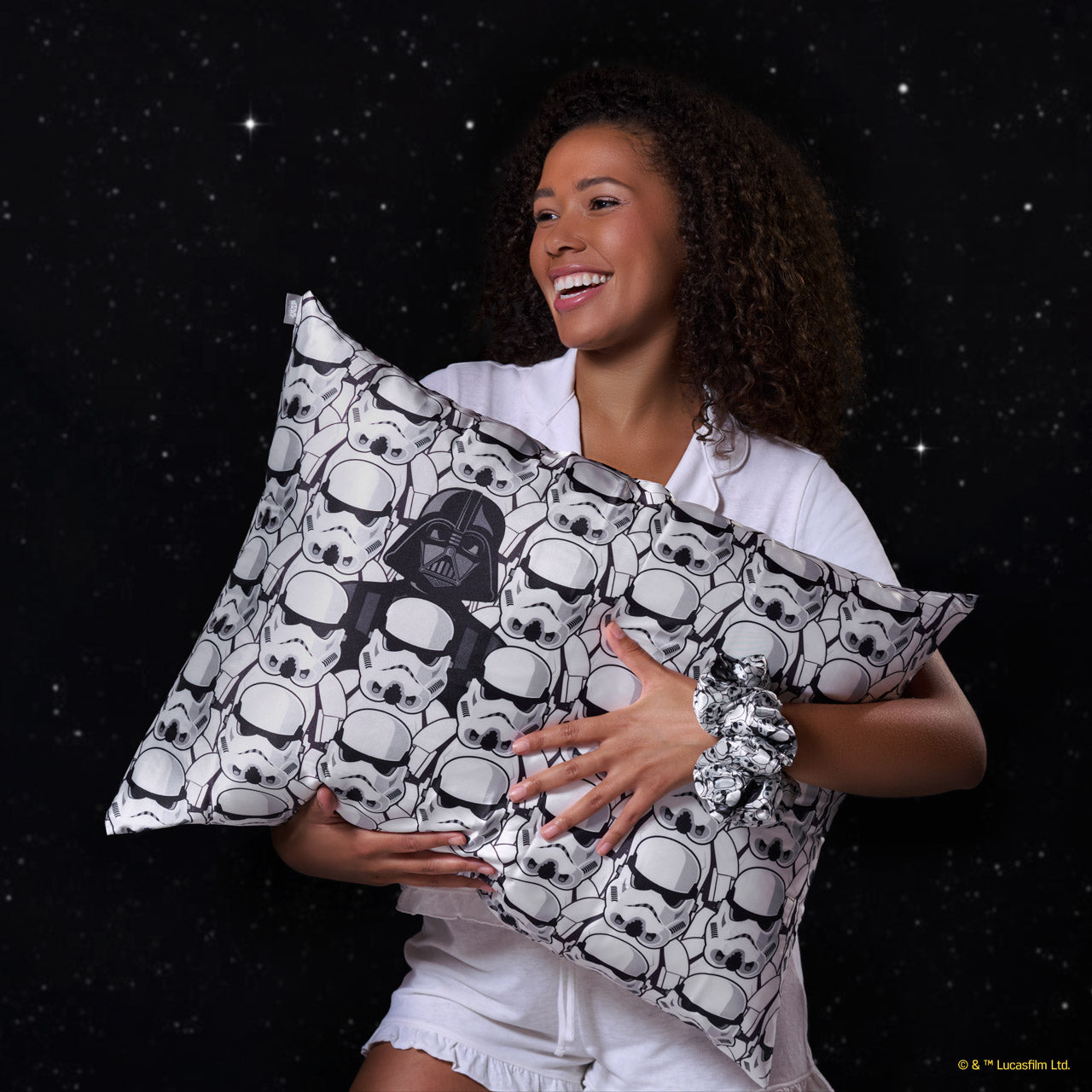 504360-504483-StarWarsxKitsch-StandardPillowcase-DarthVader_Stormtroopers-PillowScrunchies-R2-D2_Stormtroopers-Model-1280x1280px