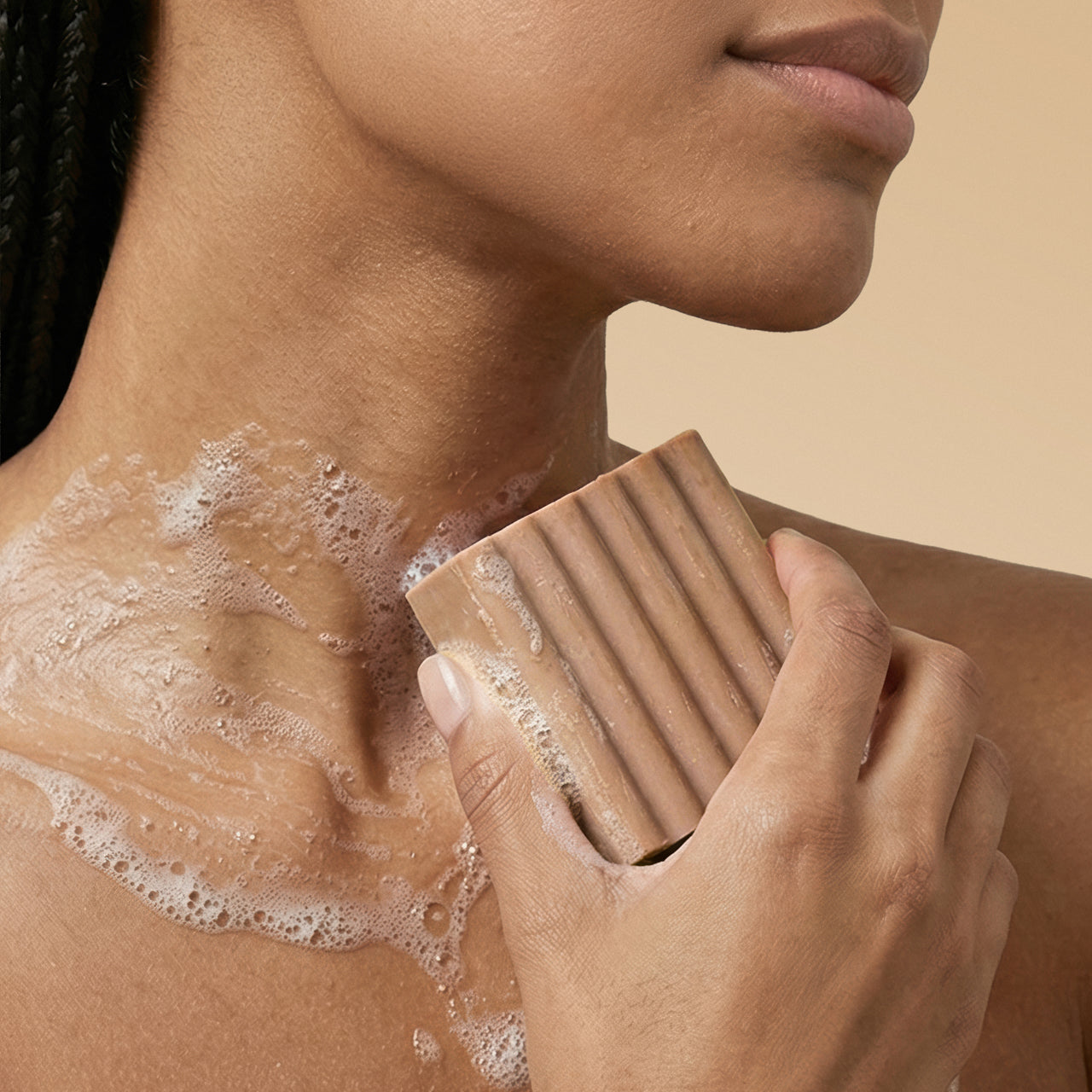 506432-WarmSugarBodyWashBar-Cleansing-BottleFreeBeauty-Model-8-1280x1280px_b2f75fae-7893-4b11-a1ad-b11d53d7d0cd