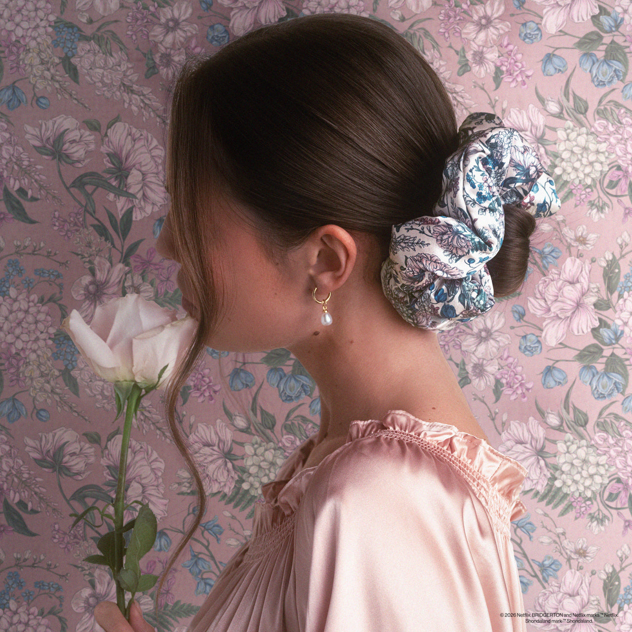507439-BridgertonxKitsch-PillowScrunchies_InSatin-Set-2pc-ToileInBloom-Model-9-1280x1280px