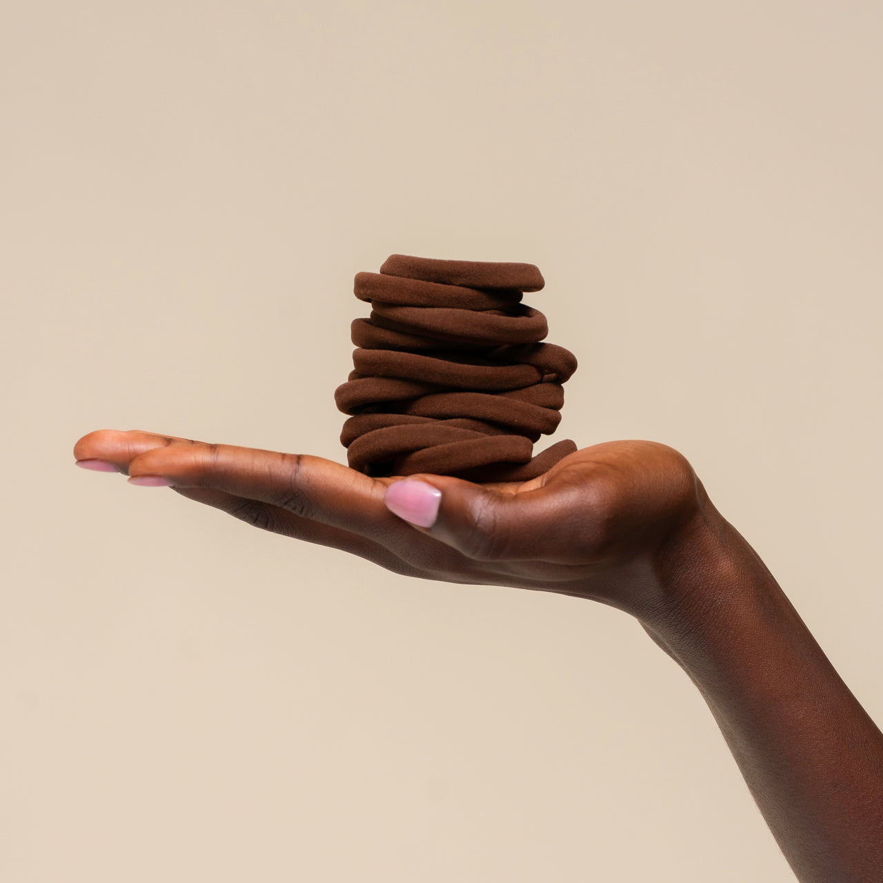 508740-RecycledFabricSeamlessHairElastics-20pc-TrendHairAccessories-Chocolate-Model-Hand-1280x1280px