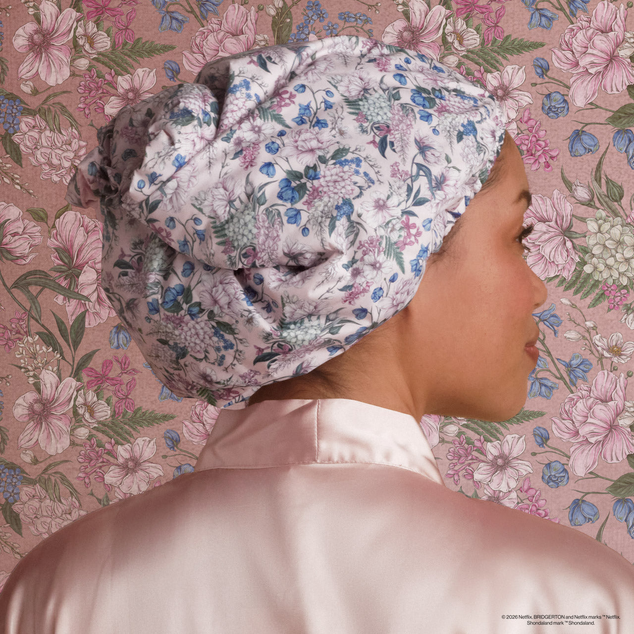 508917-BridgertonxKitsch-SatinLinedFlexiShowerCap-Wisteria-Model-7-1280x1280px