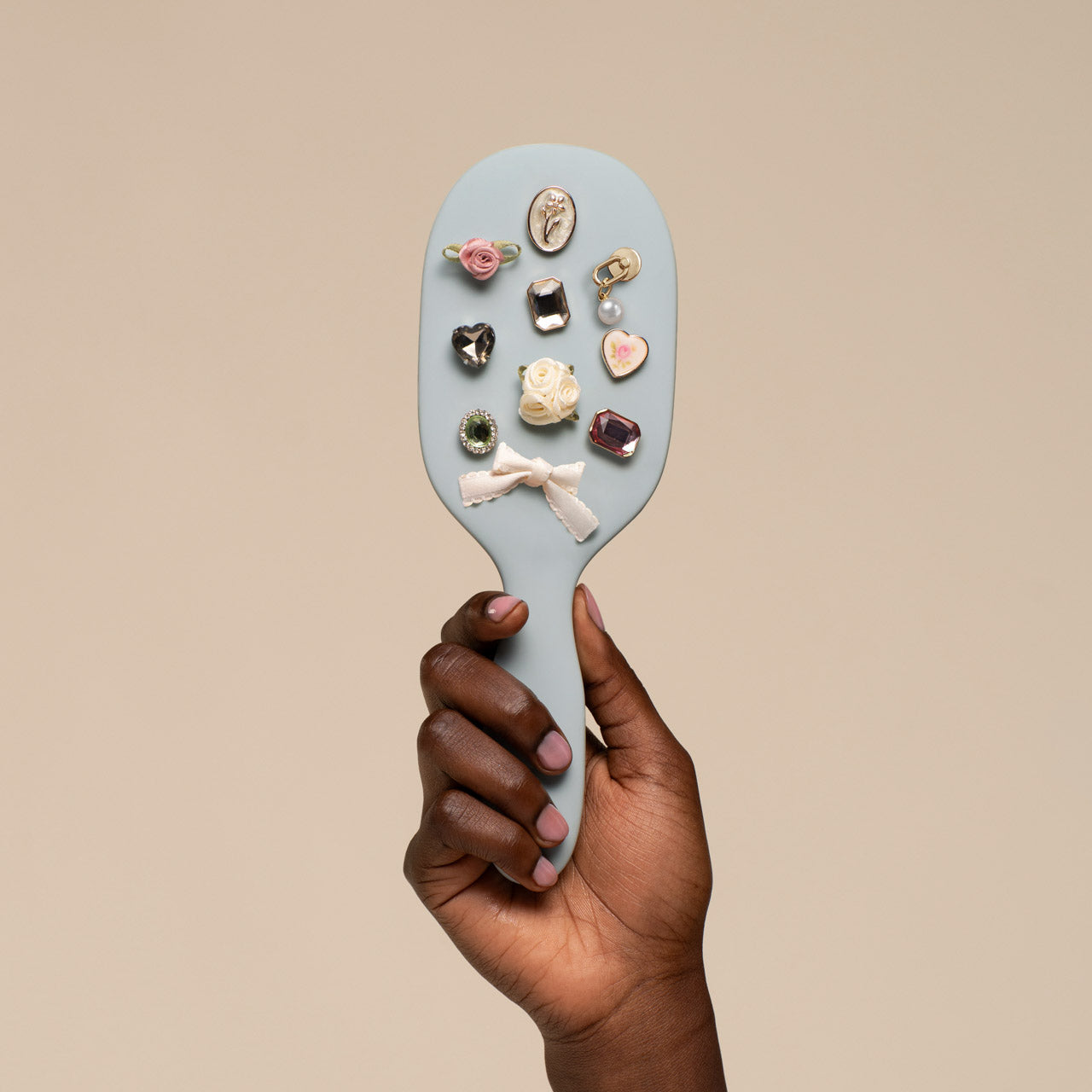 511207-KitschPop-PaddleBrush-HazeBlue-Model-1280x1280px