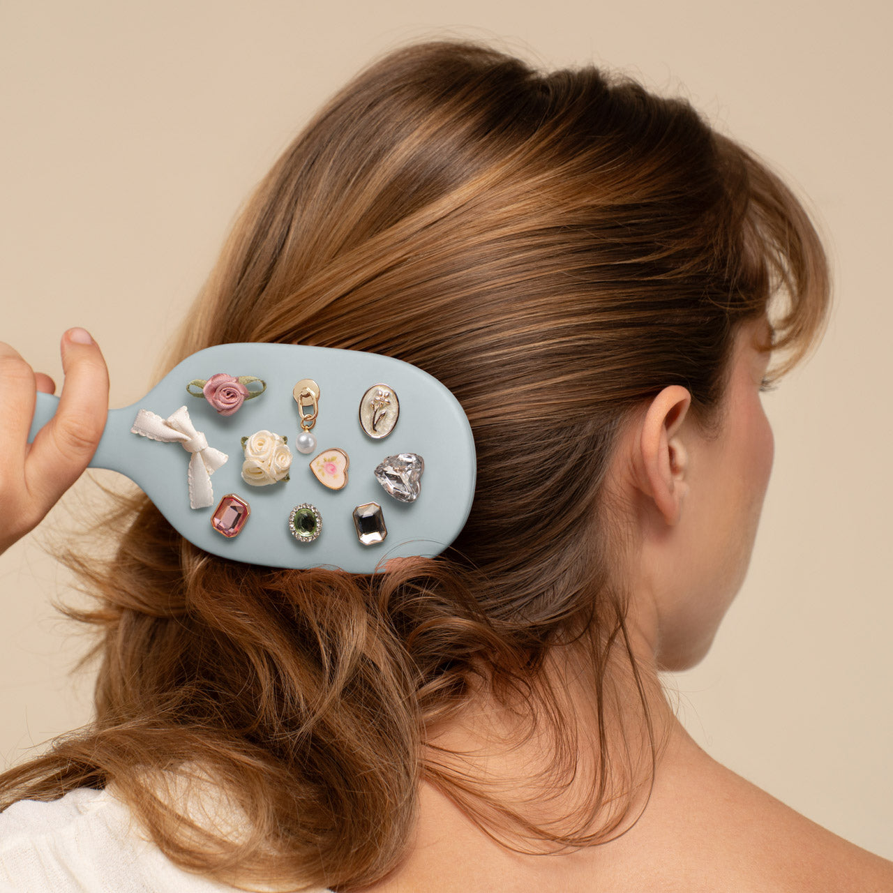 511207-KitschPop-PaddleBrush-HazeBlue-Model-2-1280x1280px