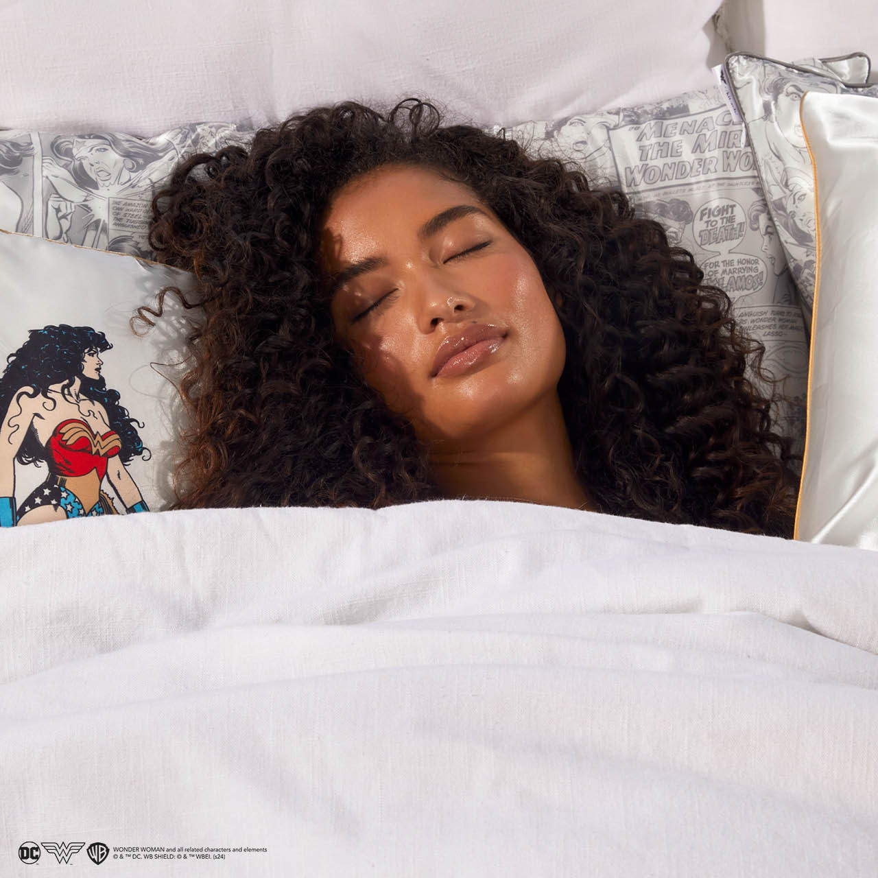 63979-63962-64174-64167-WonderWomanxKitsch-Model-Standard_KingPillowcase-ComicBook-BelieveInWonder-1280x1280px_25b2bb71-659a-4d1e-809c-fcb86c230ba4