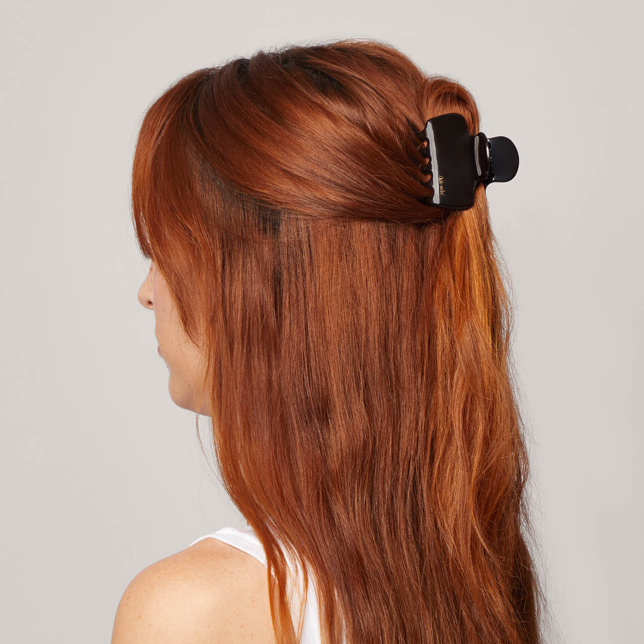 66222-RecycledPlasticMediumPuffyClawClips-2pc-Model-Hair-Black_Tort-3-1280x1280px