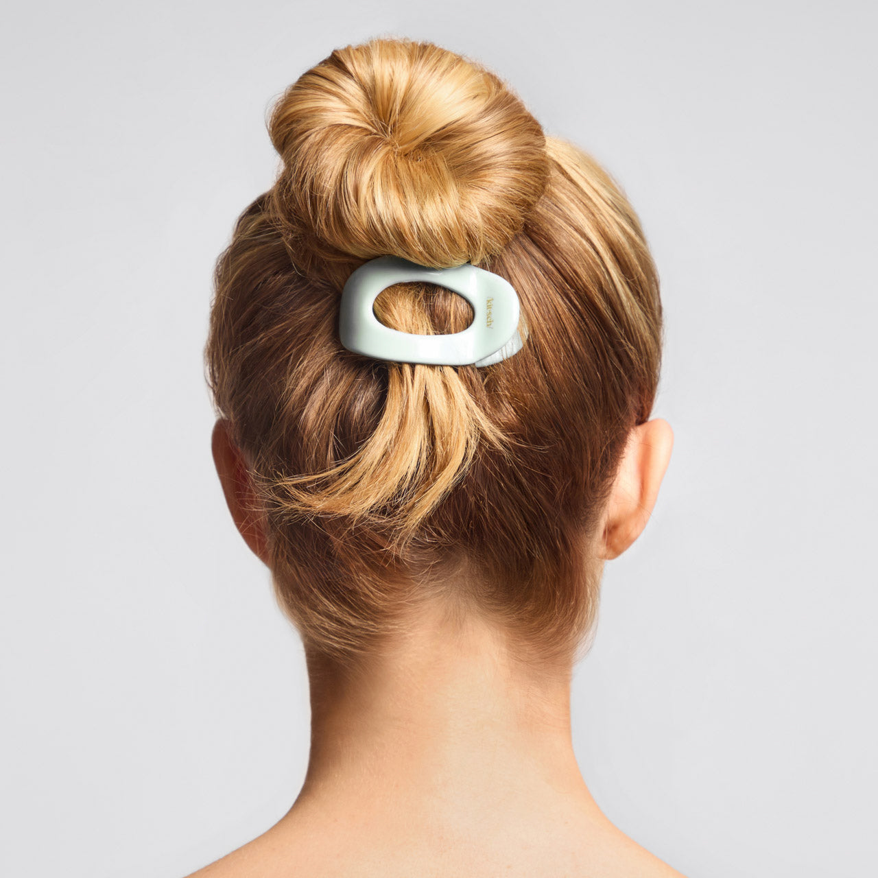 69001-RecycledPlastic-FlatCloudClip-Small-Hair-SageLeaf-Model-1280x1280px
