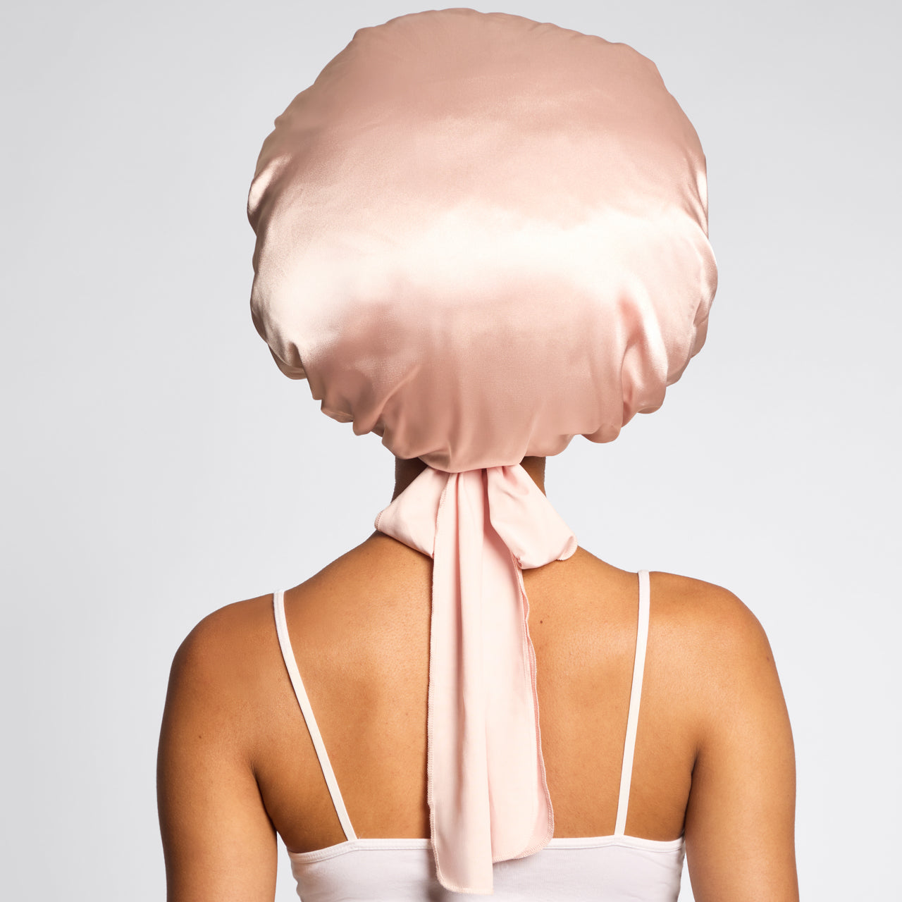 69919-AdjustableOversizedSatinBonnet-Sleep-Blush-Model-1280x1280px